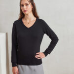 Women's v-neck knitted sweater