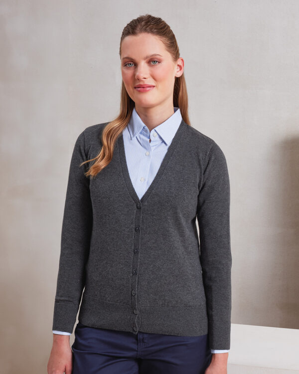 Women's button-through knitted cardigan